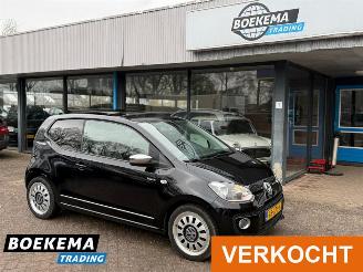 Schadeauto Volkswagen Up! 1.0 Black Up! Panorama Leer Stoelverwarming PDC Cruise 2013/1