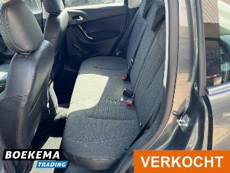 Citroën C3 1.2 PureTech Selection Automaat Navigatie Airco Cruise F1 picture 13