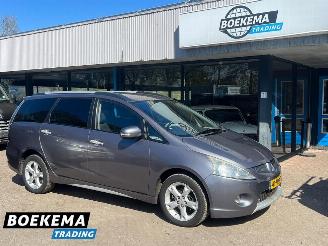damaged passenger cars Mitsubishi Grandis 2.4-16V InSport 7-Peroons Climate Cruise LPG 2011/1