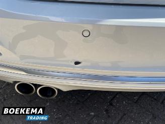 BMW 3-serie 320d xDrive Edition Panorama Leer Automaat Navigatie picture 11