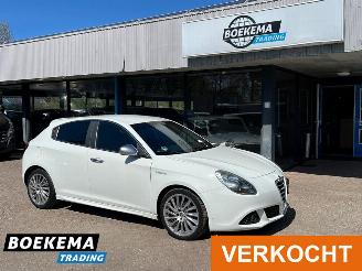 krockskadad bil auto Alfa Romeo Giulietta 1.4 T Distinctive Automaat Memory Stoelverw BOSE 2012/1