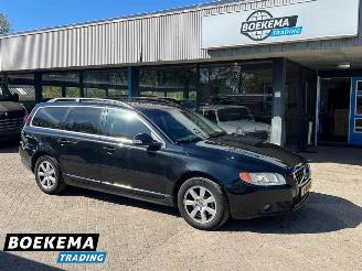 krockskadad bil auto Volvo V-70 2.5T Kinetic 230PK Automaat Leer Navigatie Cruise 2010/9