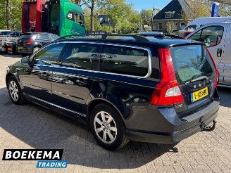 Volvo V-70 2.5T Kinetic 230PK Automaat Leer Navigatie Cruise picture 3