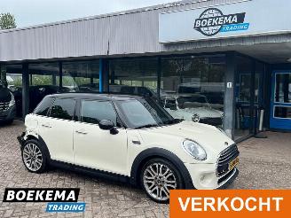 krockskadad bil auto Mini Cooper 1.5 Business Navigatie Leer Cruise 5-Deurs 2014/10