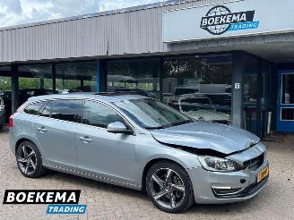 Schadeauto Volvo V-60 2.4 D6 AWD Plug-In Hybrid Summum Navigatie Memory Keyless Trekhaak 2015/3