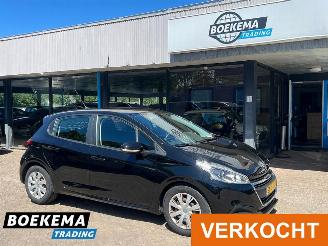 Vaurioauto  passenger cars Peugeot 208 1.2 PureTech Active Navigatie Airco Cruise 2018/5
