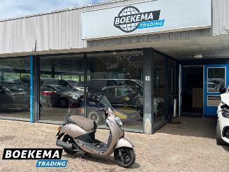 damaged scooters Sym  Mio 50 Snor 2014/9