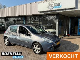 krockskadad bil auto Renault Clio 1.2 TCe Special Line Navigatie Airco 2010/4