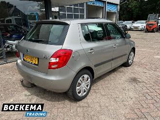Skoda Fabia 1.6-16V Ambiente Automaat Airco Stoelverwarming PDC Trekhaak picture 2