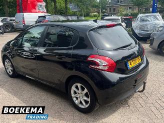 Peugeot 208 1.2 VTi Oxygo Cruise Navi Clima Trekhaak picture 3