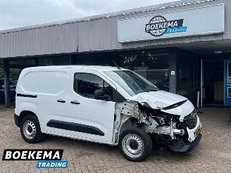 krockskadad bil bedrijf Opel Combo 136 50kWh Navigatie Airco Cruise 2023/10