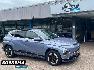 skadebil auto Hyundai Kona Comfort Smart 48.4 kWh HUD Stuur- en Stuurverwarming 2024/7