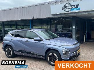 skadebil auto Hyundai Kona Comfort Smart 48.4 kWh HUD Stuur- en Stuurverwarming 2024/7