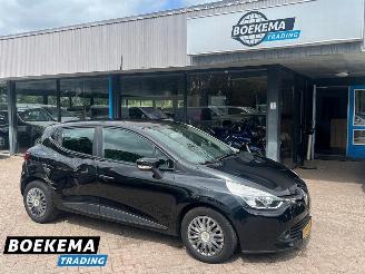 krockskadad bil auto Renault Clio 1.2 16V Navigatie Airco Elektrische ramen 2013/4