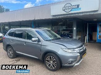 Vaurioauto  passenger cars Mitsubishi Outlander 2.0 Instyle Automaat Open Dak Navi Stoelverwarming 2016/1