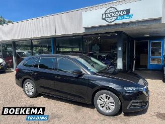 krockskadad bil auto Skoda Octavia Combi 1.0 TSI Business Edition Navi Cruise Clima 2021/1