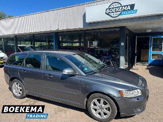Vaurioauto  passenger cars Volvo V-50 2.0 Edition I 145PK Stoelverwarming Navi Cruise Airco 2009/10