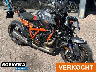 KTM  SuperDuke R 1390 picture 2