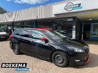 Auto incidentate Ford Focus Wagon 1.5 Black Edition 150PK Navigatie Climate Cruise 2015/10