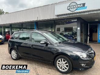 Vaurioauto  passenger cars Hyundai I-30 CW 1.6i 125PK i-Motion Cruise Clima Trekhaak 2011/6