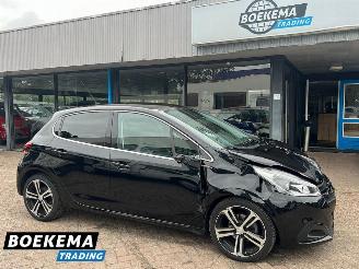 Vaurioauto  passenger cars Peugeot 208 1.2 PureTech GT-line Camera Navi Cruise Clima 2017/7