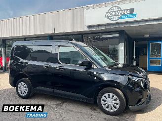 krockskadad bil bedrijf Ford Transit Courier 1.0 EcoB. Limited Automaat Winterpakket Cruise Navi 2024/9