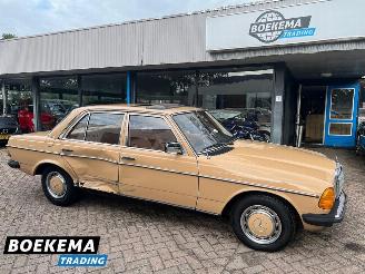 skadebil auto Mercedes 200-serie 200 D Open-Dak APK 08/2027! 1978/2