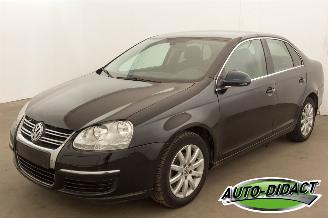 Voiture accidenté Volkswagen Jetta 1.6 TDI Airco 2010/8