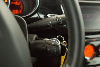 Citroën DS3 1.6 e-HDi So Chic picture 13
