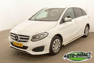krockskadad bil auto Mercedes B-klasse 220D motorkapot Ambition 2019/6