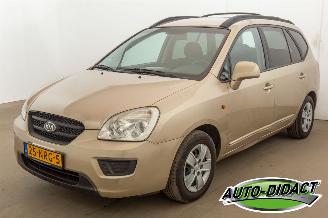 damaged passenger cars Kia Carens 2.0 automaat 7 Persoons 2008/2