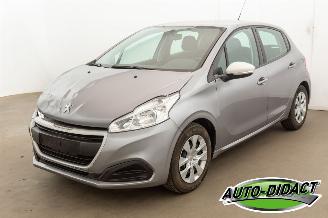 skadebil auto Peugeot 208 1.2 PureTech 90.243 km 2019/1