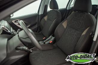 Peugeot 2008 1.2 PureTech 82.525 km Airco Navi Blue Lion picture 25