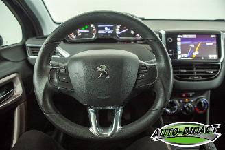 Peugeot 2008 1.2 PureTech 82.525 km Airco Navi Blue Lion picture 5