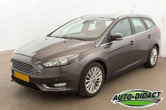Schadeauto Ford Focus 1.5 Clima Navi Titanium Edition 2015/7