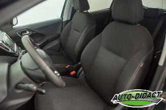 Peugeot 208 1.2 Airco Navi picture 24