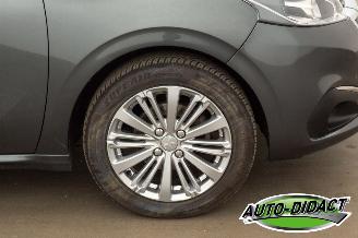 Peugeot 208 1.2 Airco Navi picture 31