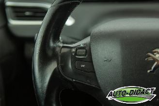 Peugeot 2008 1.2 Clima Navi Pano 111.327 km picture 13