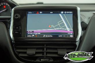 Peugeot 2008 1.2 Clima Navi Pano 111.327 km picture 7