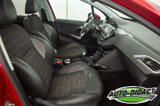 Peugeot 2008 1.2 Clima Navi Pano 111.327 km picture 18