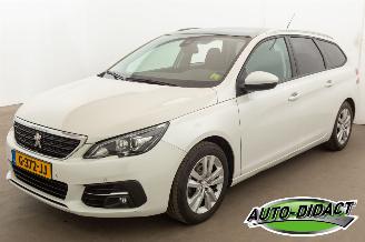 Schadeauto Peugeot 308 1.2 PureTech Clima Navi Pano Camera Blue Lease Executive 2019/10
