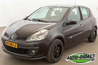 Auto incidentate Renault Clio 1.4-16V 127.869 km Airco Dynamique Luxe 2006/4