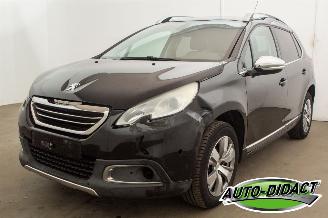 skadebil auto Peugeot 2008 1.2 Allure Clima 2015/2