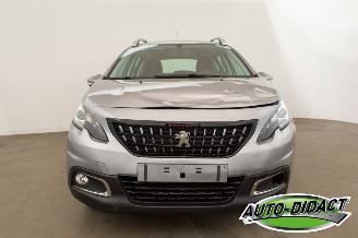 Vaurioauto  passenger cars Peugeot 2008 1.2 Airco Navi 78.059 km 2018/10