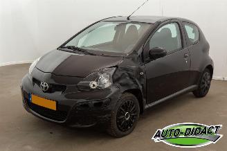 skadebil auto Toyota Aygo 1.0 12V Comfort Navigator 2011/9