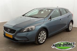 damaged passenger cars Volvo V-40 1.6 D2 84KW Pano Camera 2013/4