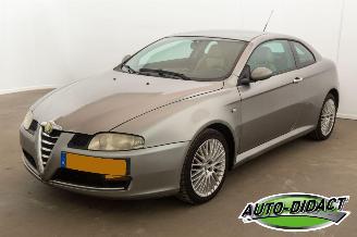 Vaurioauto  passenger cars Alfa Romeo GT 1.9 JTD Imola 2008/1