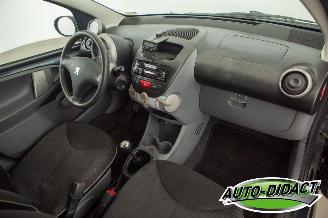 Peugeot 107 1.0-12V Airco Millesim 200 picture 15