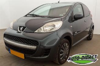 Damaged car Peugeot 107 1.0-12V Airco Millesim 200 2011/3