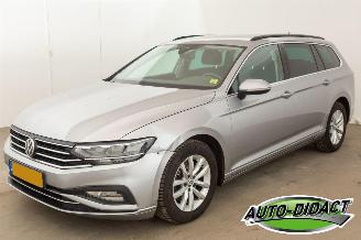 Vaurioauto  passenger cars Volkswagen Passat 1.5 TSI Automaat Clima Navi Comfort Business 2019/10